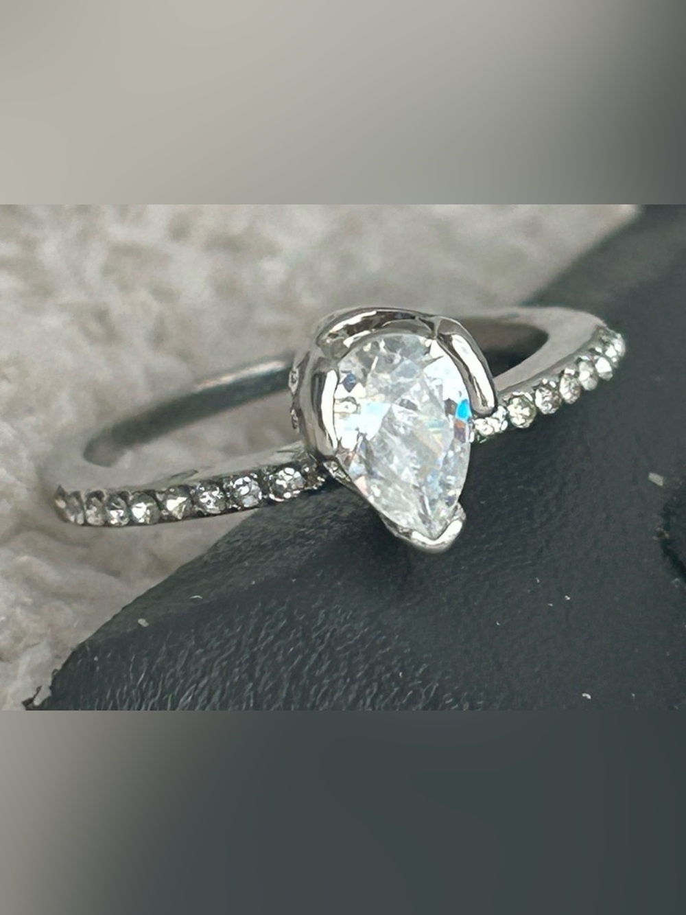 Faux Diamond Pear Cut Teardrop Ring Size 8 Silver Tone Pave Rhinestone Band - Picture 7 of 12